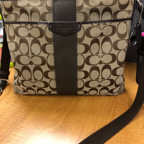 Coach Handbags - Coach Crossbody bag.